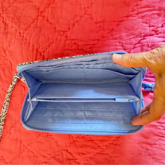 Vera Bradley Cream and Light Blue Medallion Zip-Around Wrist Wallet - Picture 4 of 4